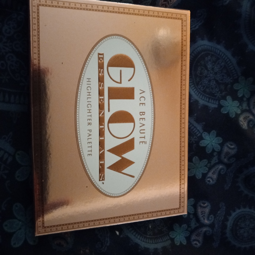 Ace Beaute Glowing Hoghlighter Pallet